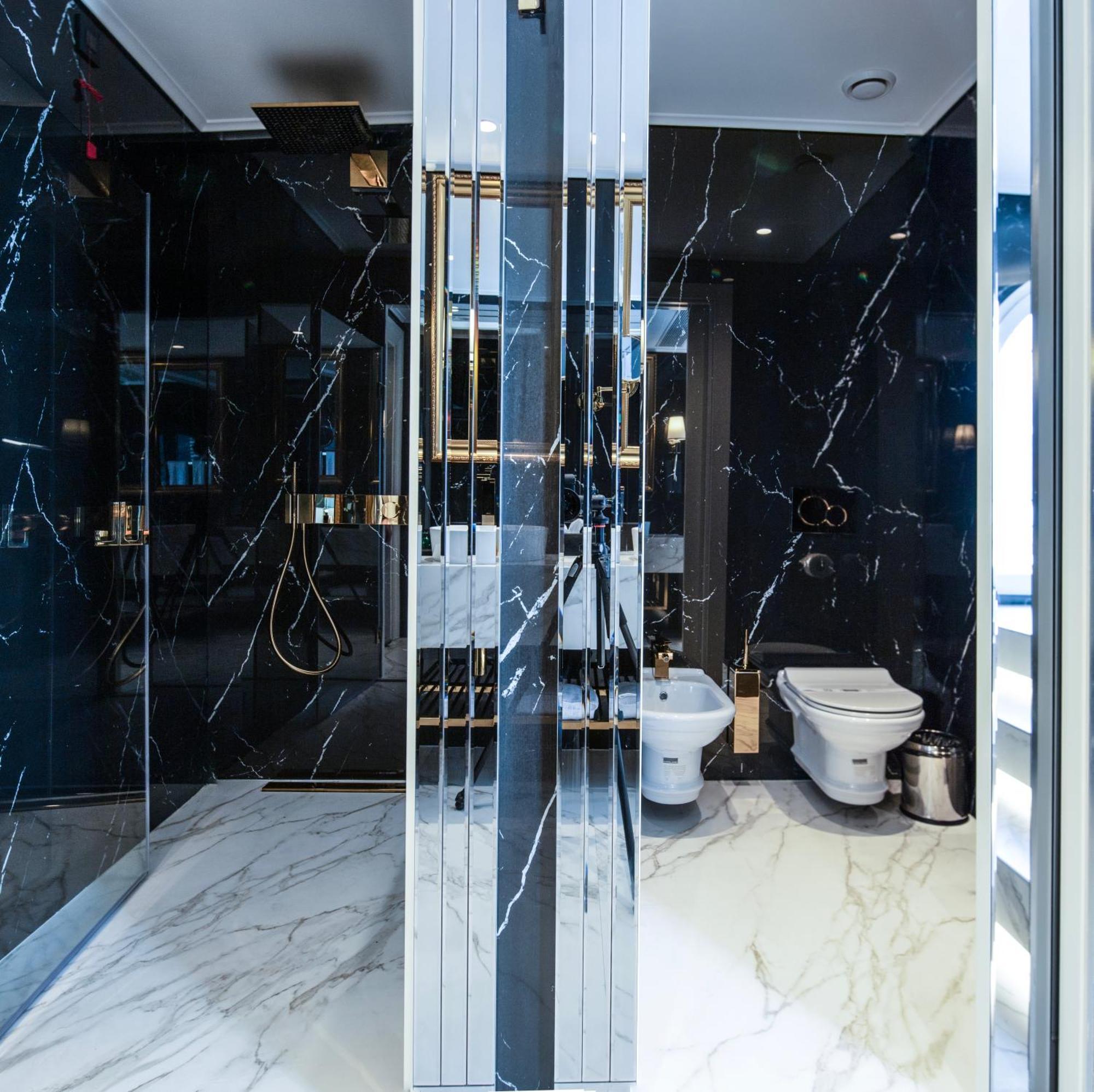 Xheko Imperial Luxury Hotel & Spa 티라나 외부 사진 Bathroom