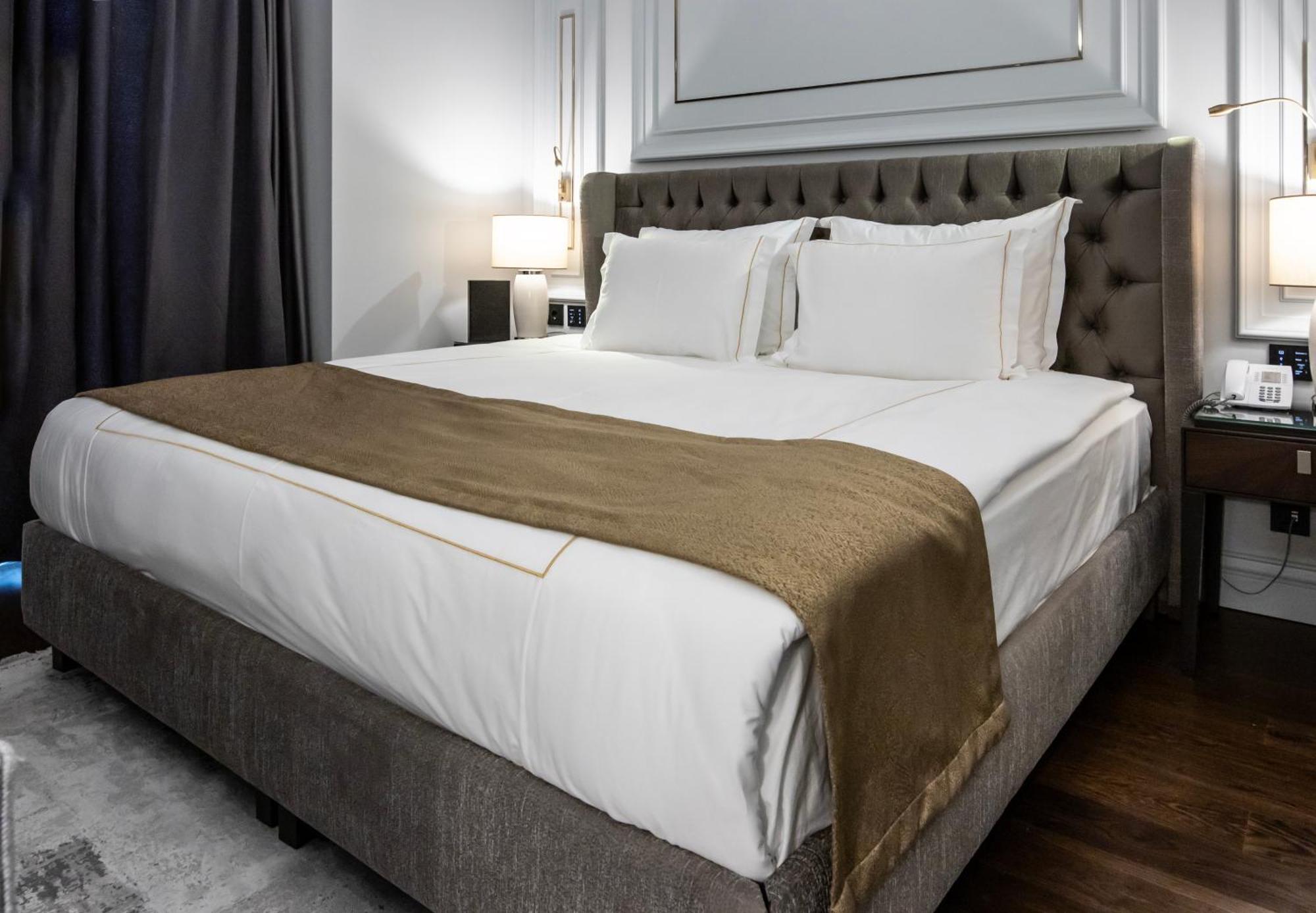 Xheko Imperial Luxury Hotel & Spa 티라나 외부 사진 A bed runner