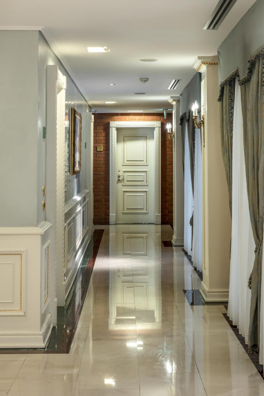 Xheko Imperial Luxury Hotel & Spa 티라나 객실 사진 A corridor