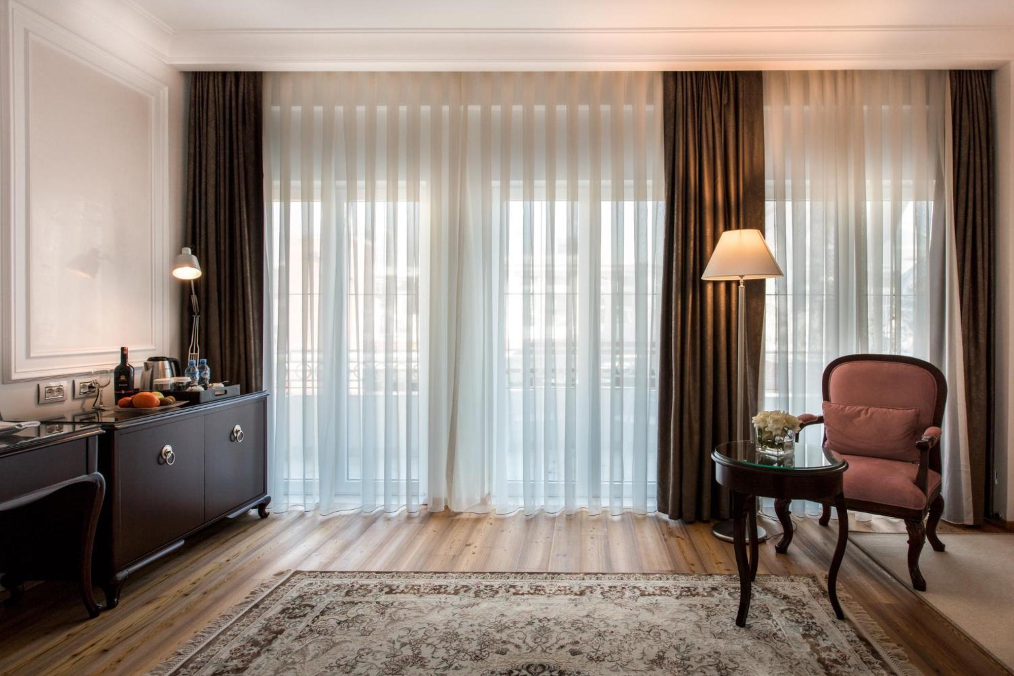 Xheko Imperial Luxury Hotel & Spa 티라나 외부 사진 A room at the hotel